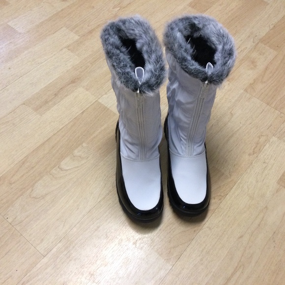 totes Shoes - White /black zip up  Carmela totes  boots
